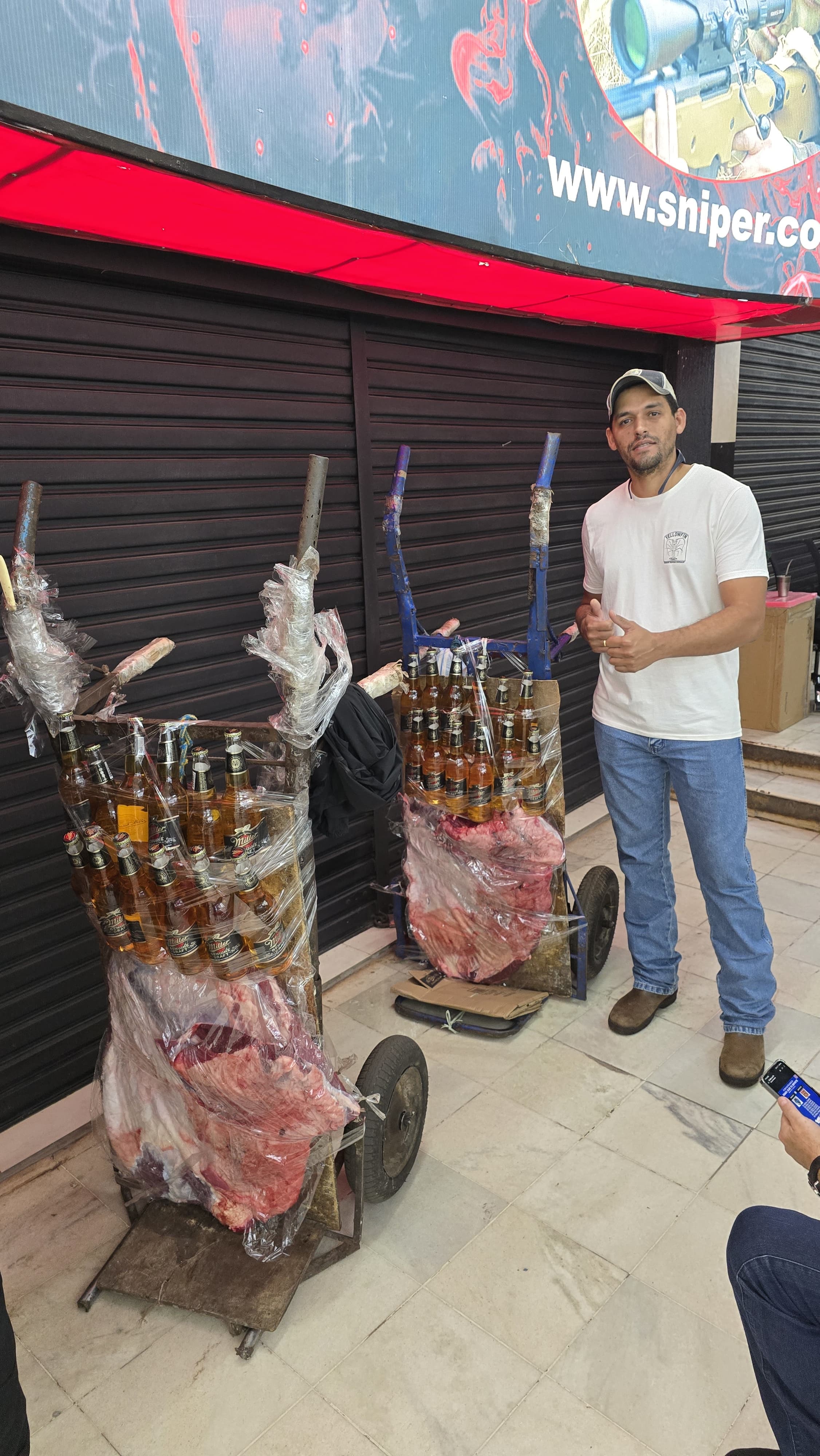 Cassio comprando Costelão pro Churrasco